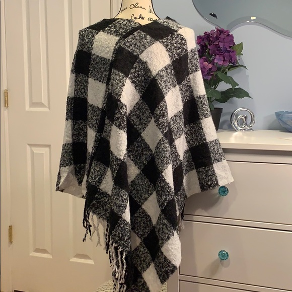 LAST 2 🔥 2 Tone Buffalo Plaid Long Fringe Poncho - Picture 5 of 7